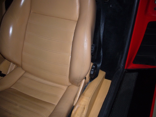 Ferrari > Extreme Abnützungen wieder an das farblich bestehende Interieur angepasst