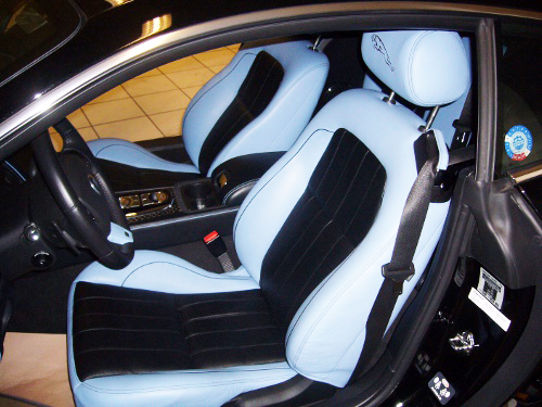Jaguar XKR Coupé > Sitzflächen schwarz eingefärbt