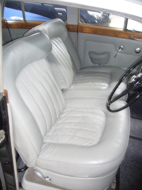 ROLLS ROYCE Silver Shadow  Sitzpolster und Türpanelen neu eingefärbt